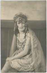 Žena umění čelenka foto Koníček Praha Vinohrady Leonar 2304