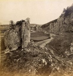Vyústění Sloupské jeskyně, polovina stereofotografie