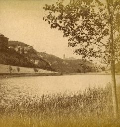 Rybník v Kokořínském dole s pohledem na hrad Kokořín, polovina stereofotografie