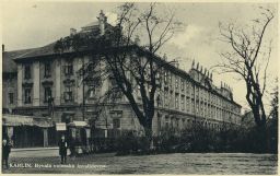Praha Karlín bývalá vojenská invalidovna dětské hřiště dětičky