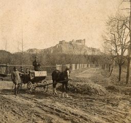 Bryčka u obce Ráby s pohledem na hrad Kunětická hora