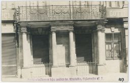 Praha palác hraběte Kinského portál s balkonem Hybernská 7 Zikmund Reach