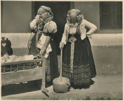 Kroje etnografie Haná Hanácko tlučení máku foto Švec 1940