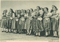 Etnografie kroje Doudleby Ústí nad Orlicí ženy zpívají žně 1944