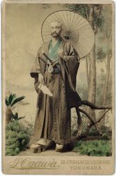 Karel Řezníček (1845-1914) jako samuraj, z cesty kolem světa s Josefem Kořenským,. Yokohama 12.10.1893, kabinetka