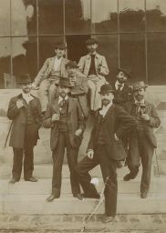 Skupina výtvarných umělců (Bohdan Vlček, Vladimír Županský, Herčík, Arnošt Hofbauer, Šusser, Václav Hradecký, Oldřich Homoláč, Josef Jakši )