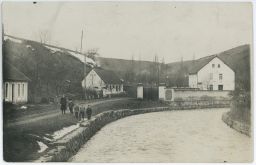 Nový Knín Příbram domy a dětičky u řeky 1921