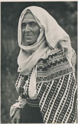 Etnografie kroje Rumunsko Romania Peasant Woman from Muntenia