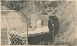 Kočárek dítě říjen 1951
