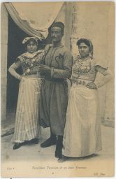 Etnografie kroje ženy muž Afrika Tunis / Tirailleur Tunisien et ses deux Femmes