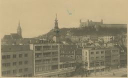 Baťa Bratislava ulice obchody hrad