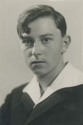 Rudolf Firkušný, český klavírista Datace vychází z jeho prvního koncertu v Praze 14. 1. 1923, kdy jedenáctiletý. vystoupil jako sólista České filmharmonie