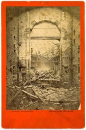 Jeviště Národního divadla v Praze po požáru 12.8. 1881, fotografováno 13. 8. 1881, kabinetka