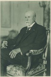 Masaryk TGM v křesle fotoatelier Manger