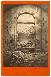 Jeviště Národního divadla po požáru 12. 8. 1881, kabinetka