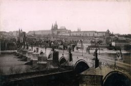 Malá Strana, Hradčany a Karlův most, asi 1894, světlotisk, kabinetka