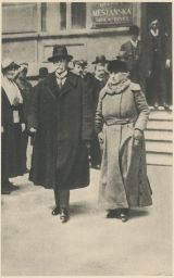 Masaryk TGM s chotí volební místnost Hradčany 1919