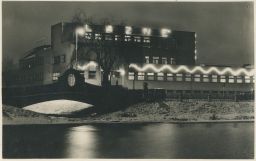 Hradec Králové městské lázně v noci Frama 319