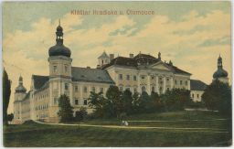 Olomouc klášter Hradisko chlapec s bicyklem c.k.