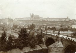 Pražský hrad a Karlův most, kolem 1907, kontakt 13 x 18