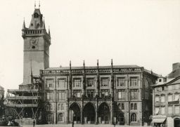 Staroměstská radnice a oprava arkýře, kolem 1887?, světlotisk