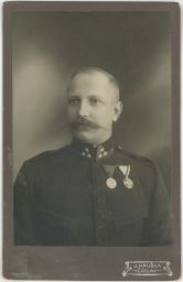 Fotograf Hruška Čáslav kabinetka voják vyznamenání