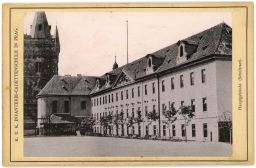 Kaderní škola pěchoty, hlavní budova s kaplí, asi 1893, kabinetka