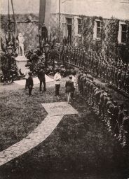 Arcivévoda Albrecht, polní maršál, při návštěvě kadetní školy pěchoty v Praze, asi 1893, kabinetka