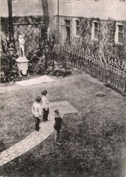 Arcivévoda Albrecht při inspekci v Kadetní škole pěchoty v Praze, asi 1893, kabinetka
