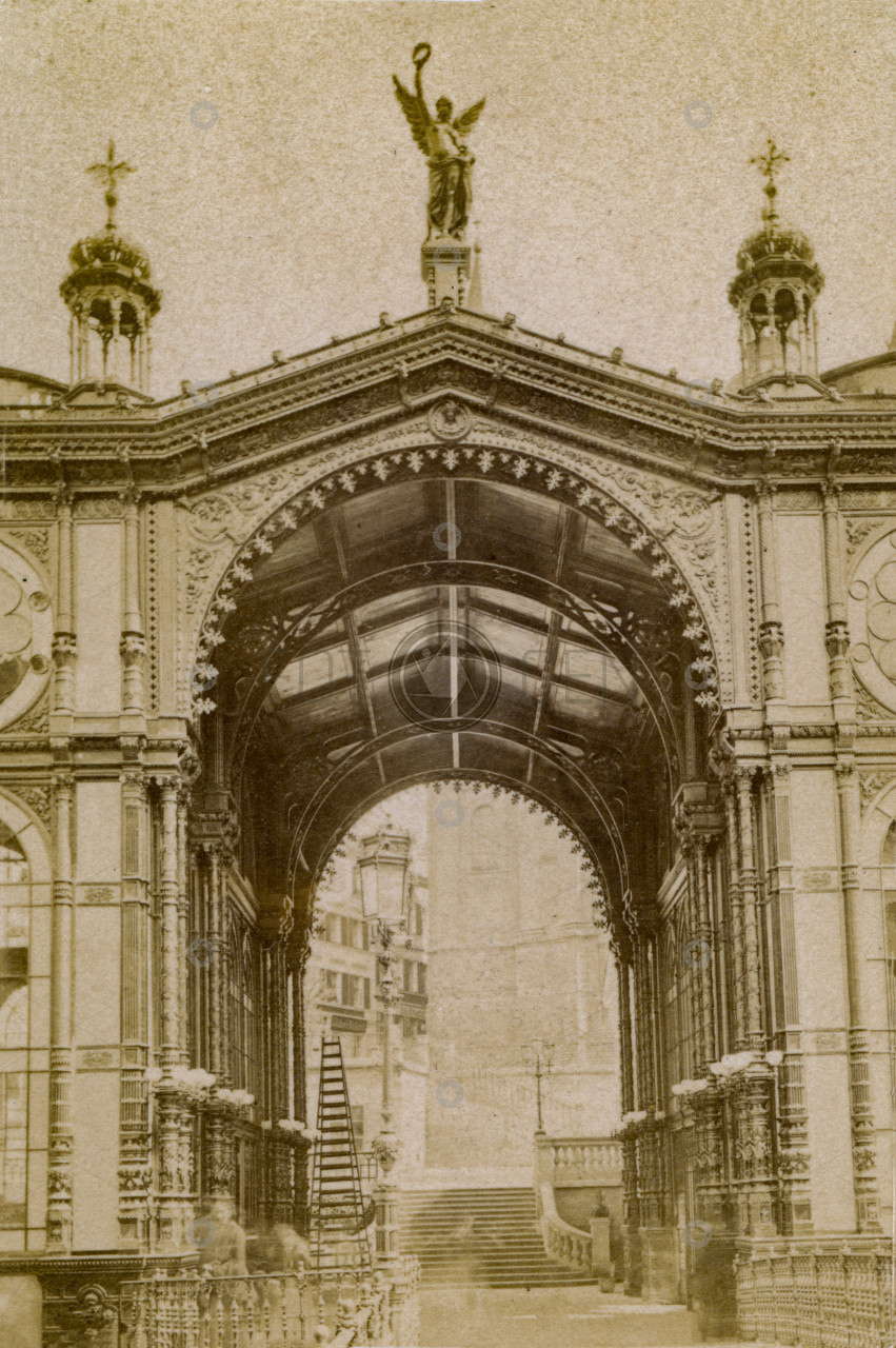 Karlovy Vary, litinová Vřídelní kolonáda, vstupní brána, vizitka