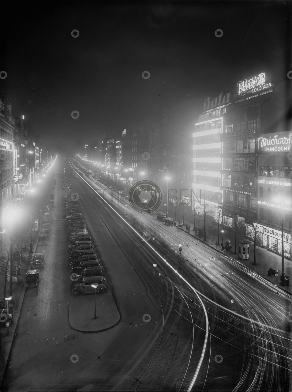 Praha, Václavské náměstí v noci od Můstku, kolem 1935