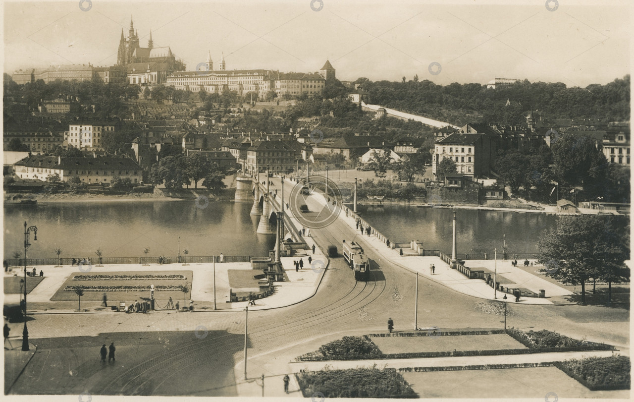 Panoramatický pohled na Hradčany