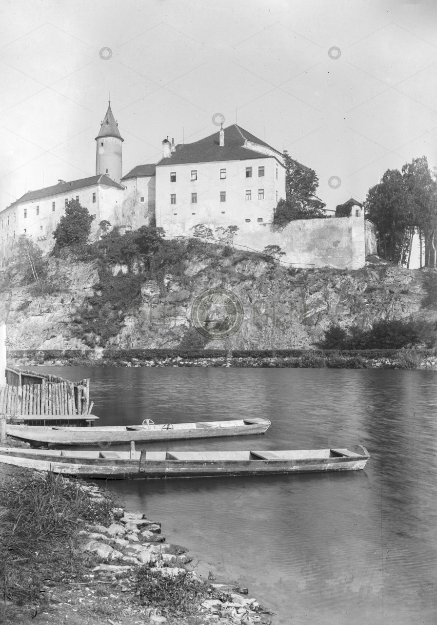 Ledeč nad Sázavou, zámek na skále nad řekou, negativ 16,3 x 12,0