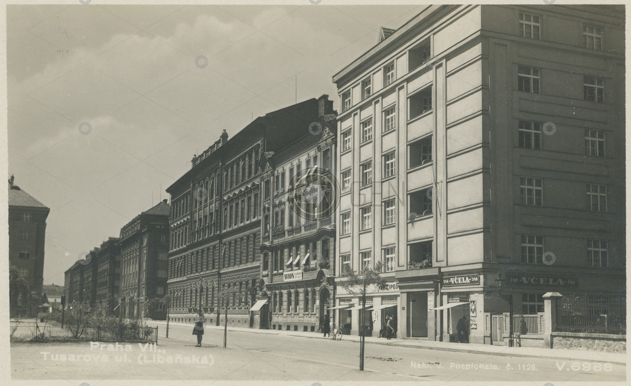 Praha Holešovice Tusarova Libeňská velocipedy Včela Avion FotoFon 1930